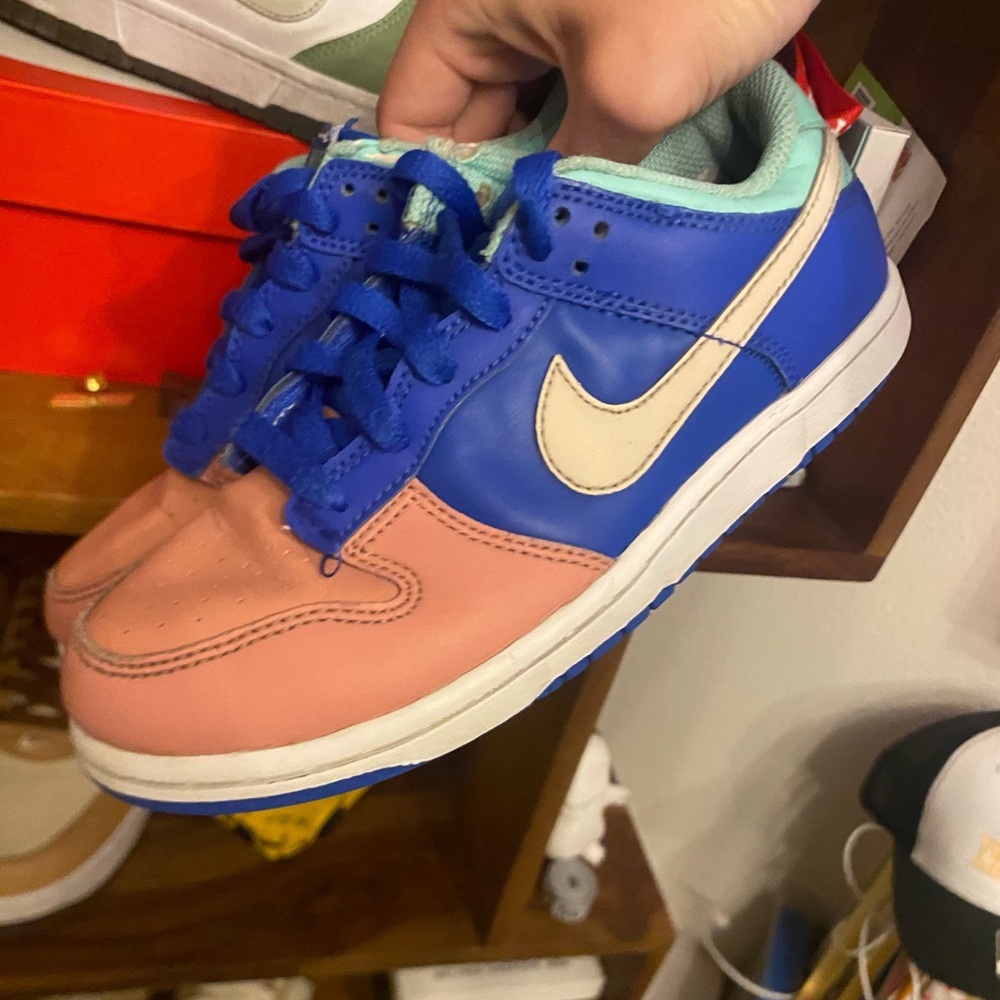 Womens Nike Dunks - Picture 2 of 4